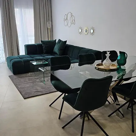 Oasis Jacuzzi Retreat * Марбелья