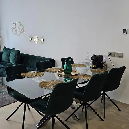 Oasis Jacuzzi Retreat 公寓 马尔韦利亚