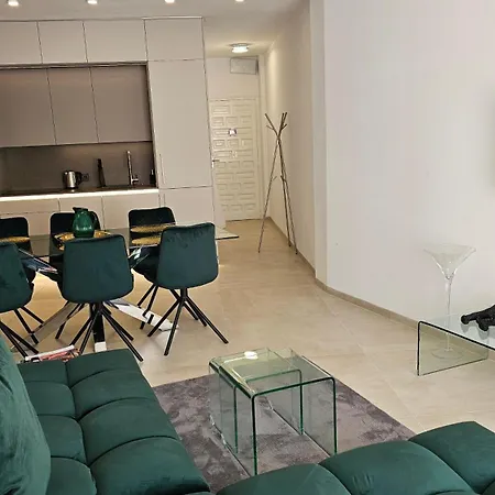 Апартаменты Oasis Jacuzzi Retreat *